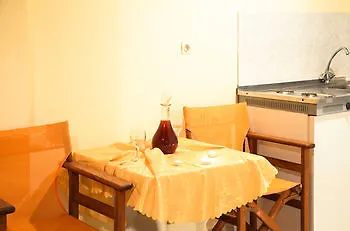 Hotel Artemis Studios And Apartments